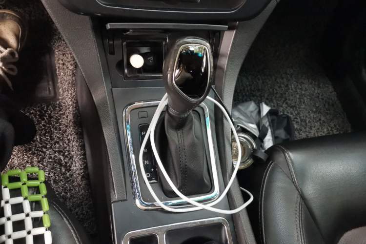 Used Geely Auto Emgrand 2017 Hatchback RS Million Edition 1.5L CVT Upward Version Gear Lever