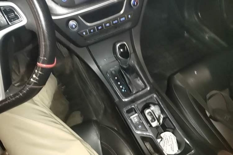 Used Geely Auto Emgrand 2017 Hatchback RS Million Edition 1.5L CVT Upward Version Gear Lever