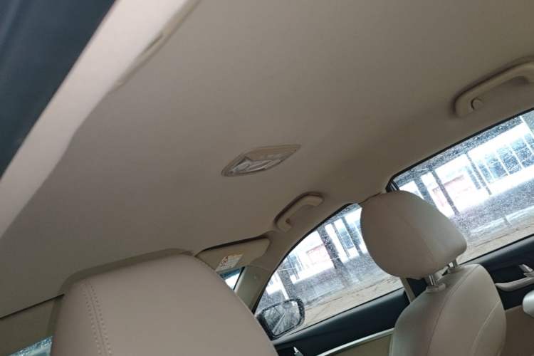 Used Geely Auto Emgrand 2017 Sedan Million Edition 1.5L Manual Luxury Model Headliner