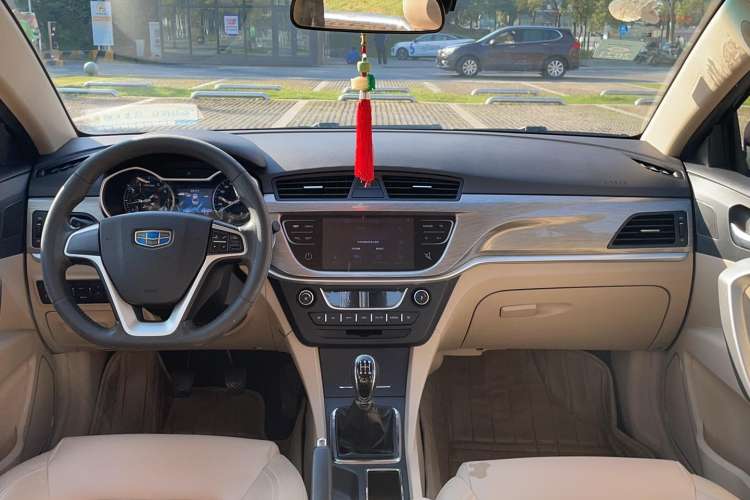 Used Geely Auto Emgrand 2017 Sedan Million Edition 1.5L Manual Luxury Model Interior 2