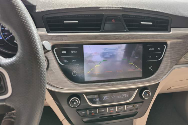 Used Geely Auto Emgrand 2017 Sedan Million Edition 1.5L Manual Luxury Model Interior 2