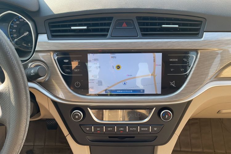 Used Geely Auto Emgrand 2017 Sedan Million Edition 1.5L Manual Luxury Model Interior 3