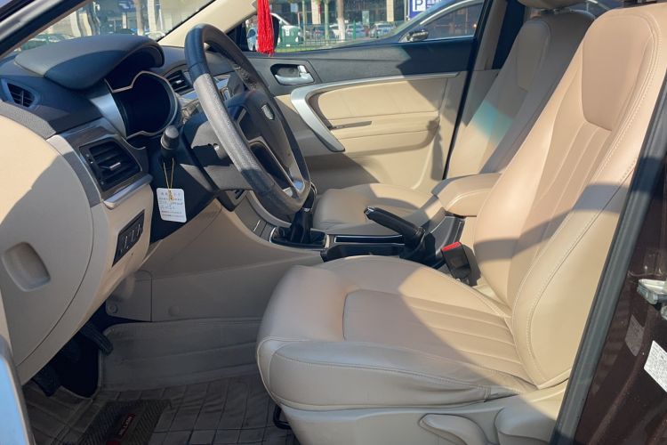 Used Geely Auto Emgrand 2017 Sedan Million Edition 1.5L Manual Luxury Model Interior 4