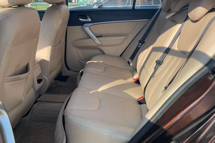 Used Geely Auto Emgrand 2017 Sedan Million Edition 1.5L Manual Luxury Model Interior 5