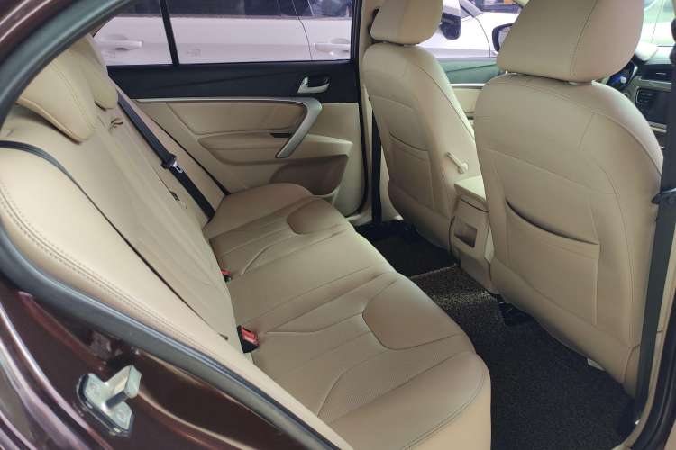 Used Geely Auto Emgrand 2017 Sedan Million Edition 1.5L Manual Luxury Model Interior 5