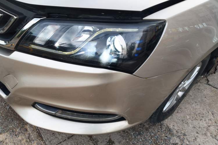 Used Geely Auto Emgrand 2017 Sedan Million Edition 1.5L CVT Upward Connectivity Version Left Front Headlight