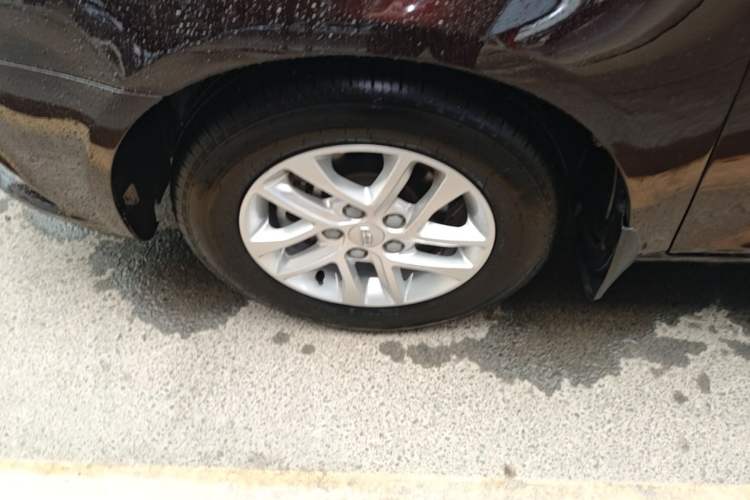 Used Geely Auto Emgrand 2017 Sedan Million Edition 1.5L Manual Luxury Model Left Front Wheel Hub