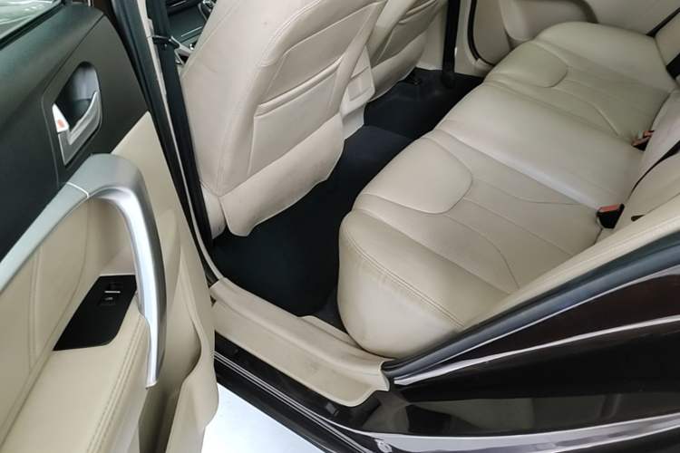 Used Geely Auto Emgrand 2017 Sedan Million Edition 1.5L Manual Luxury Model Left Rear Seat