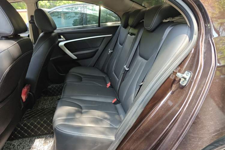 Used Geely Auto Emgrand 2017 Sedan Million Edition 1.5L Manual Upward Connect Version Left Rear Seat