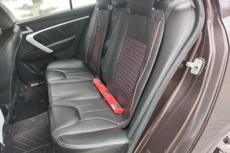 Used Geely Auto Emgrand 2017 Sedan Million Edition 1.5L CVT Upward Version Left Rear Seat