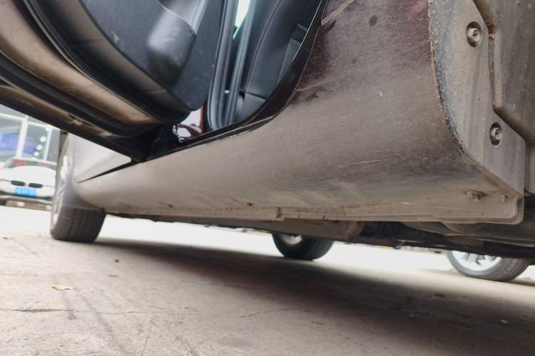 Used Geely Auto Emgrand 2017 Sedan Million Edition 1.5L CVT Upward Connectivity Version Left Side Sill