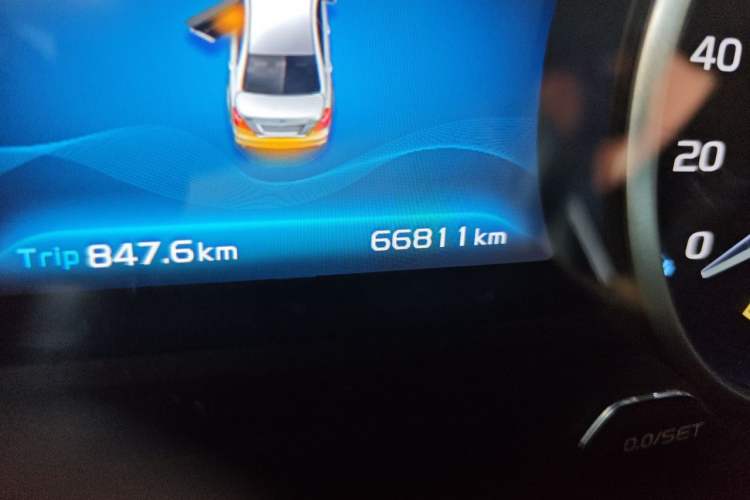 Used Geely Auto Emgrand 2017 Sedan Million Edition 1.5L Manual - Upward Version Odometer Close Up