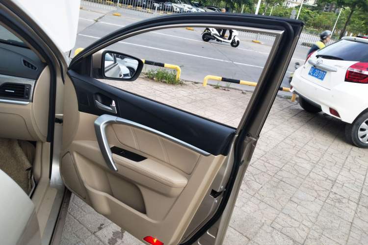 Used Geely Auto Emgrand 2017 Sedan Million Edition 1.5L CVT Upward Connectivity Version Right Front Door Interior
