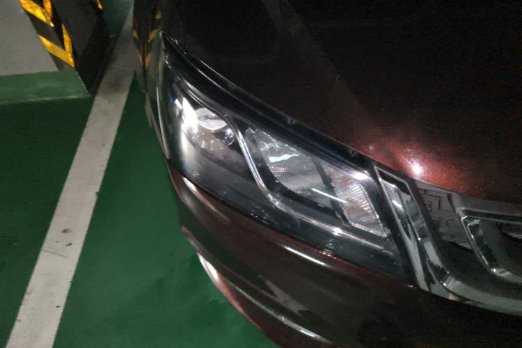Used Geely Auto Emgrand 2017 Sedan Million Edition 1.5L CVT Luxury Model Right Front Headlight