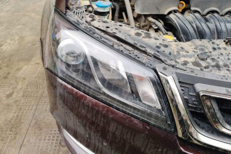 Used Geely Auto Emgrand 2017 Sedan Million Edition 1.5L Manual Upward Connect Version Right Front Headlight