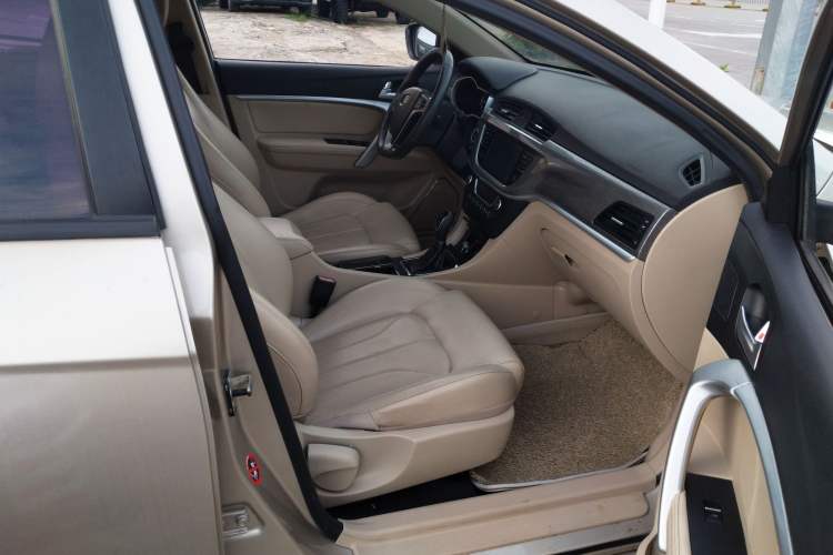 Used Geely Auto Emgrand 2017 Sedan Million Edition 1.5L CVT Upward Connectivity Version Right Front Seat