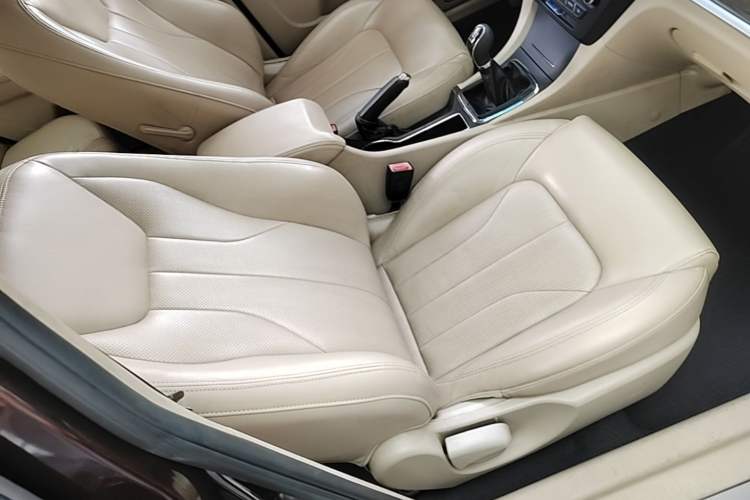 Used Geely Auto Emgrand 2017 Sedan Million Edition 1.5L Manual Luxury Model Right Front Seat