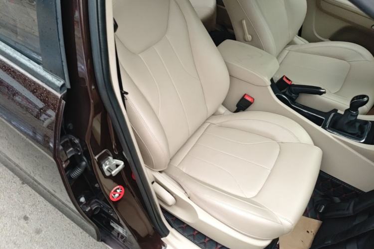 Used Geely Auto Emgrand 2017 Sedan Million Edition 1.5L Manual Luxury Model Right Front Seat