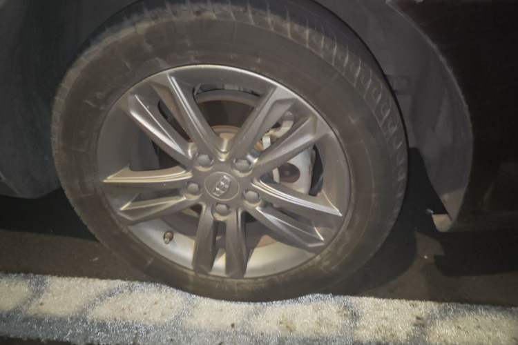 Used Geely Auto Emgrand 2017 Sedan Million Edition 1.5L CVT Upward Connectivity Version Right Front Wheel Hub