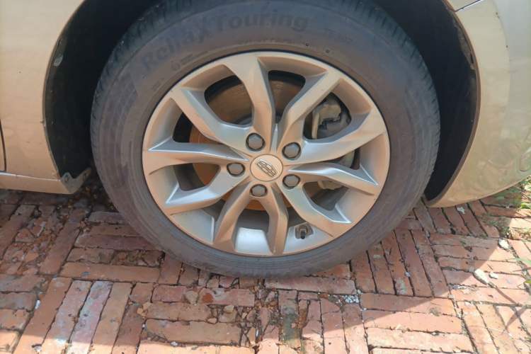 Used Geely Auto Emgrand 2017 Sedan Million Edition 1.3T CVT Upward Version Right Front Wheel Hub