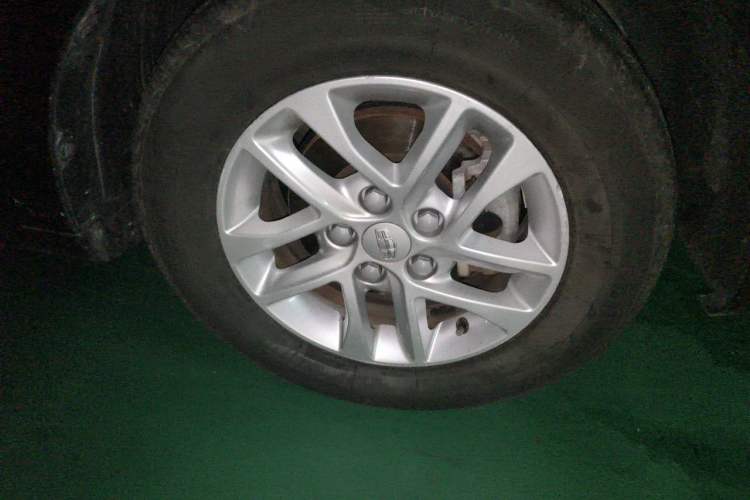 Used Geely Auto Emgrand 2017 Sedan Million Edition 1.5L CVT Luxury Model Right Front Wheel Hub