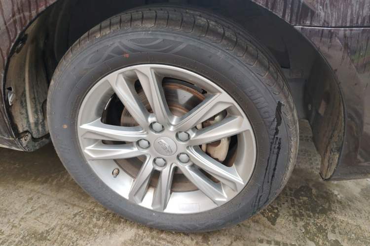 Used Geely Auto Emgrand 2017 Sedan Million Edition 1.5L Manual Upward Connect Version Right Front Wheel Hub