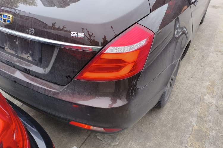 Used Geely Auto Emgrand 2017 Sedan Million Edition 1.5L CVT Upward Connectivity Version Right Rear Taillight