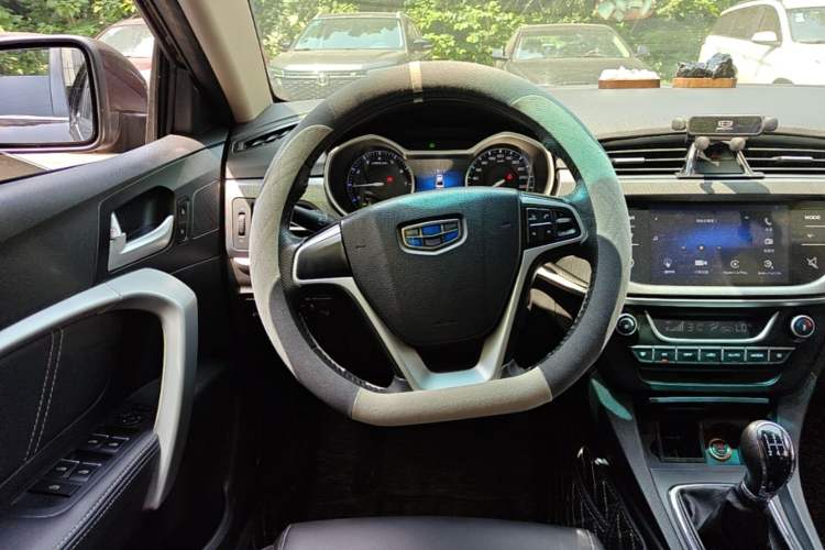Used Geely Auto Emgrand 2017 Sedan Million Edition 1.5L Manual Upward Connect Version Steering Wheel