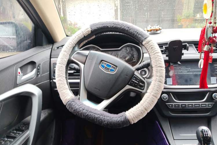 Used Geely Auto Emgrand 2017 Sedan Million Edition 1.5L Manual Upward Connect Version Steering Wheel