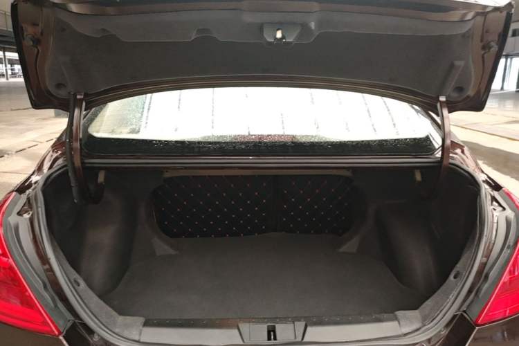Used Geely Auto Emgrand 2017 Sedan Million Edition 1.5L Manual Luxury Model Trunk