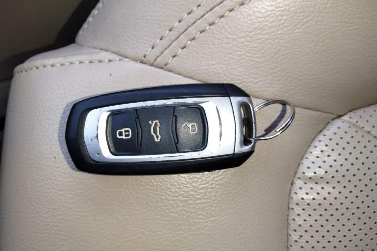 Used Geely Auto Emgrand 2017 Sedan Million Edition 1.5L CVT Upward Connectivity Version Vehicle Key