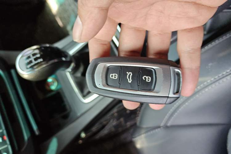 Used Geely Auto Emgrand 2017 Sedan Million Edition 1.5L Manual Upward Connect Version Vehicle Key