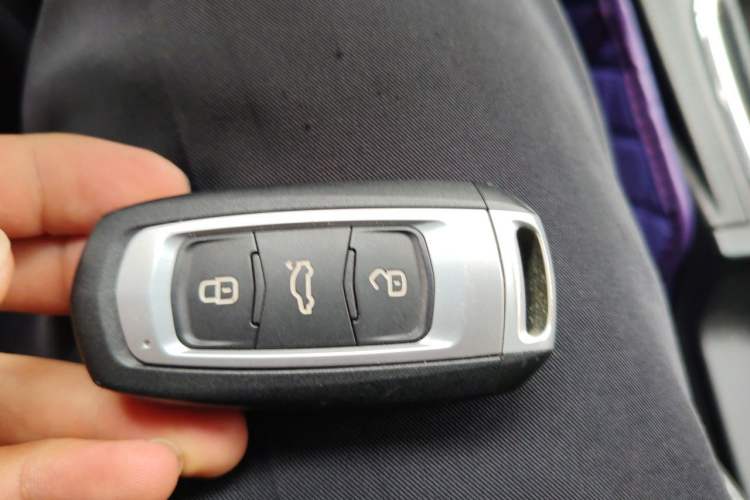Used Geely Auto Emgrand 2017 Sedan Million Edition 1.5L Manual Upward Connect Version Vehicle Key