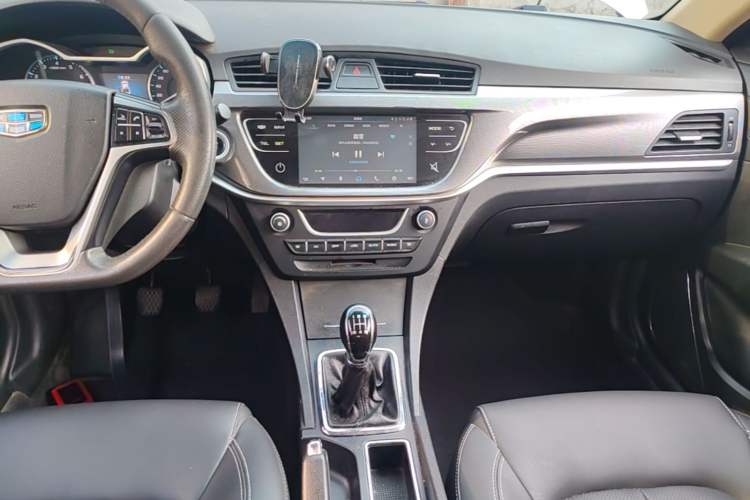 Used Geely Auto Emgrand 2017 Sedan Million Edition 1.5L Manual Upward Connect Version Audio And AC Panel