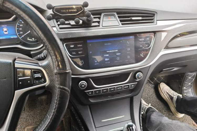 Used Geely Auto Emgrand 2017 Sedan Million Edition 1.5L Manual - Upward Version Audio And AC Panel