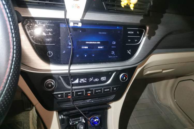 Used Geely Auto Emgrand 2017 Sedan Million Edition 1.5L Manual Luxury Model Audio And AC Panel