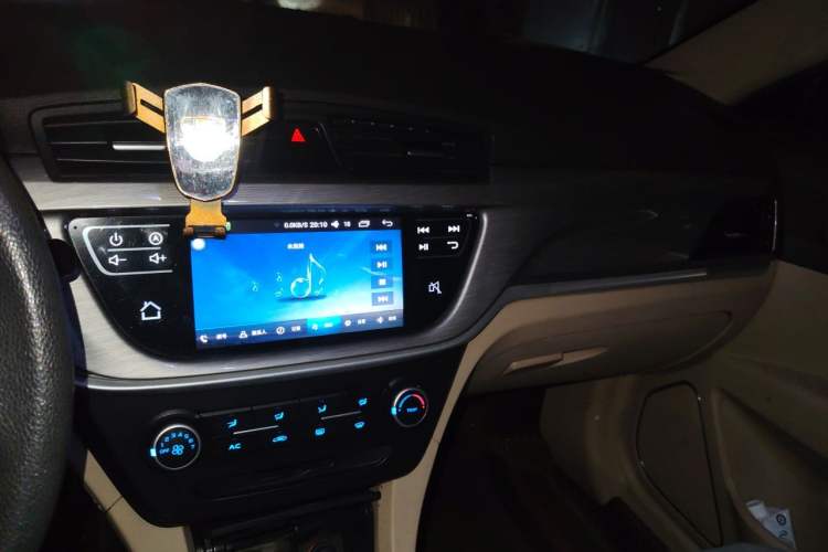 Used Geely Auto Emgrand 2017 Sedan Million Edition 1.5L Manual Fashion Model Audio And AC Panel