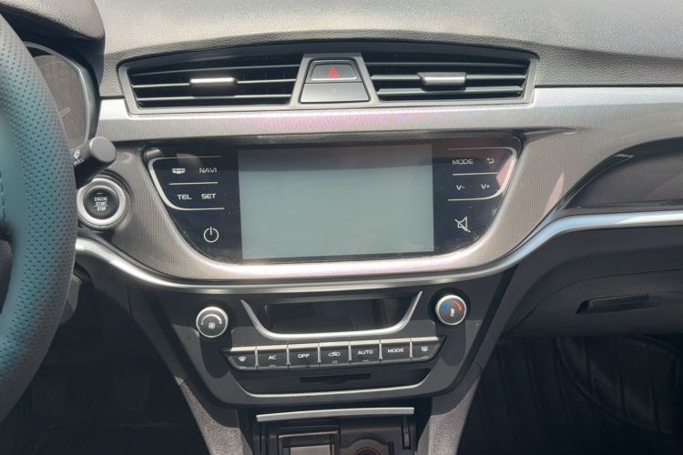 Used Geely Auto Emgrand 2017 Sedan Million Edition 1.5L Manual Upward Connect Version Audio And AC Panel