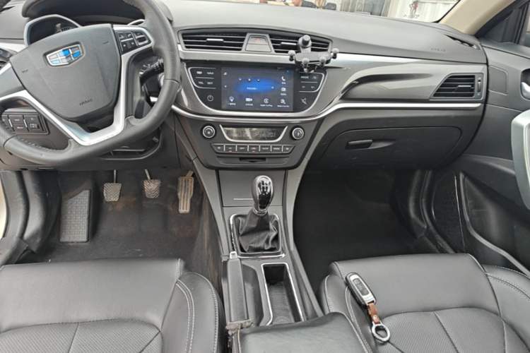 Used Geely Auto Emgrand 2017 Sedan Million Edition 1.5L Manual - Upward Version Audio And AC Panel