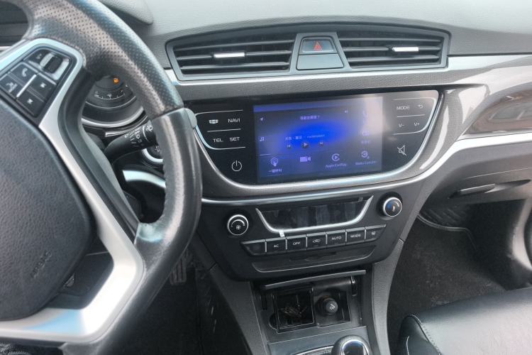 Used Geely Auto Emgrand 2017 Sedan Million Edition 1.3T Manual Top-Grade Version Center Console