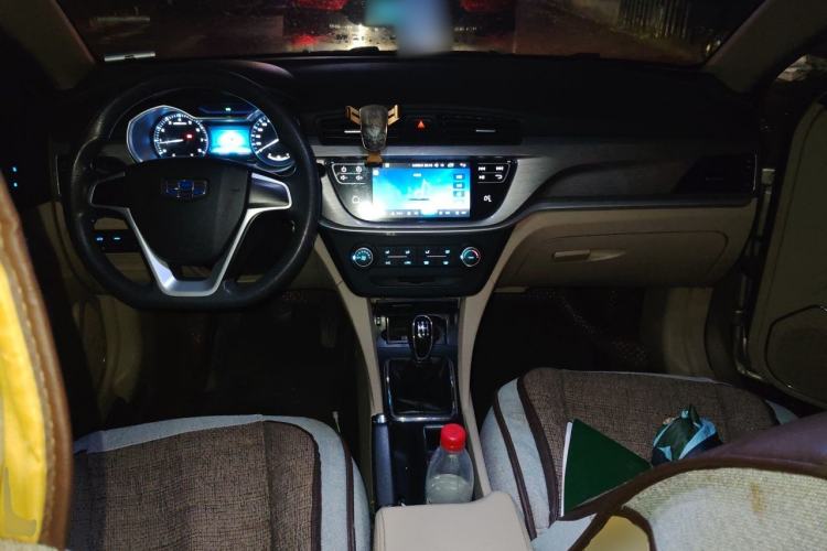 Used Geely Auto Emgrand 2017 Sedan Million Edition 1.5L Manual Fashion Model Center Console