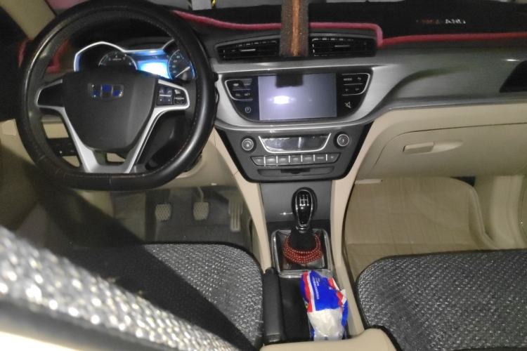 Used Geely Auto Emgrand 2017 Sedan Million Edition 1.5L Manual Luxury Model Center Console