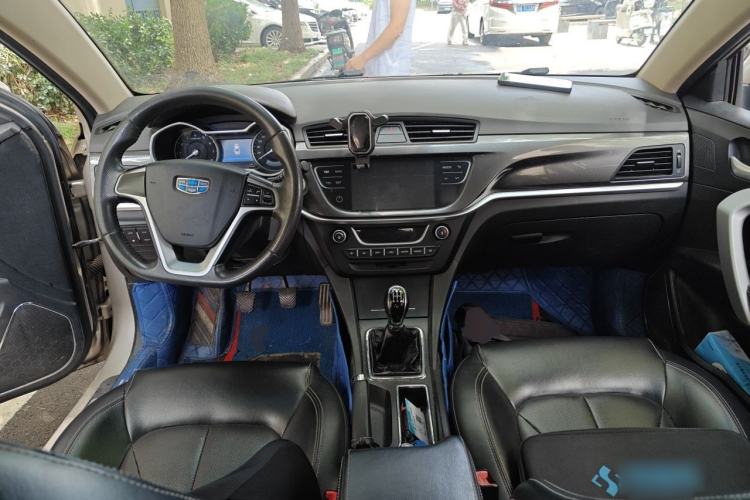 Used Geely Auto Emgrand 2017 Sedan Million Edition 1.5L Manual - Upward Version Center Console