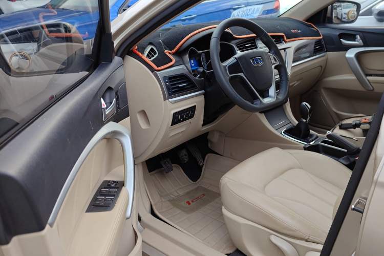 Used Geely Auto Emgrand 2017 Sedan Million Edition 1.5L Manual Luxury Model Driver Seat