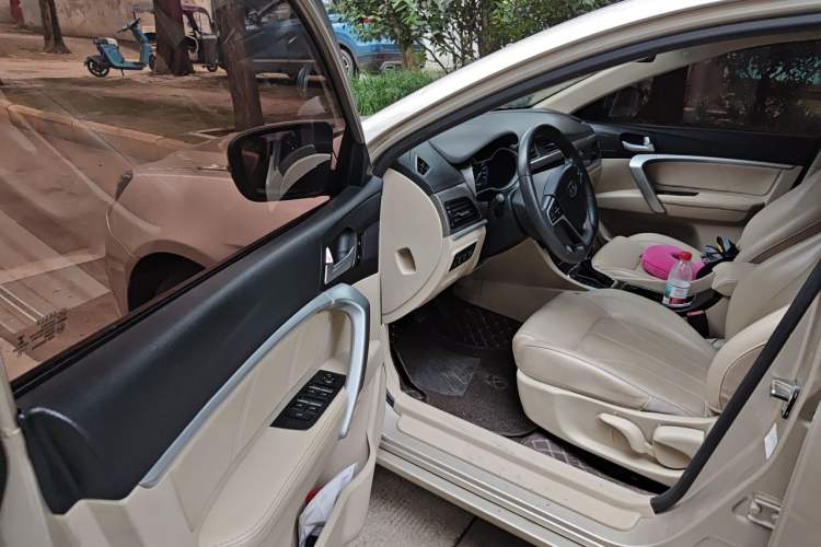 Used Geely Auto Emgrand 2017 Sedan Million Edition 1.5L CVT Luxury Model Driver Seat