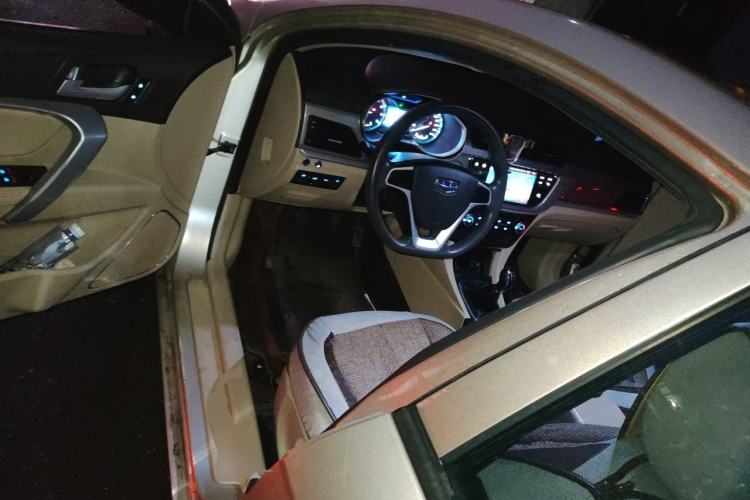 Used Geely Auto Emgrand 2017 Sedan Million Edition 1.5L Manual Fashion Model Driver Seat