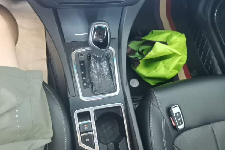 Used Geely Auto Emgrand 2017 Sedan Million Edition 1.5L CVT Upward Connectivity Version Gear Lever