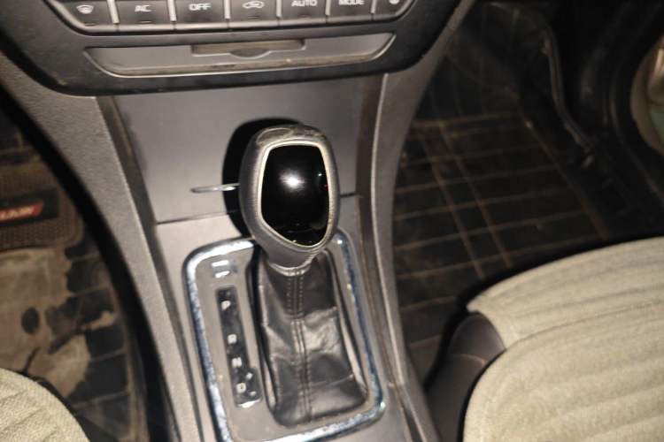 Used Geely Auto Emgrand 2017 Sedan Million Edition 1.5L CVT Upward Version Gear Lever