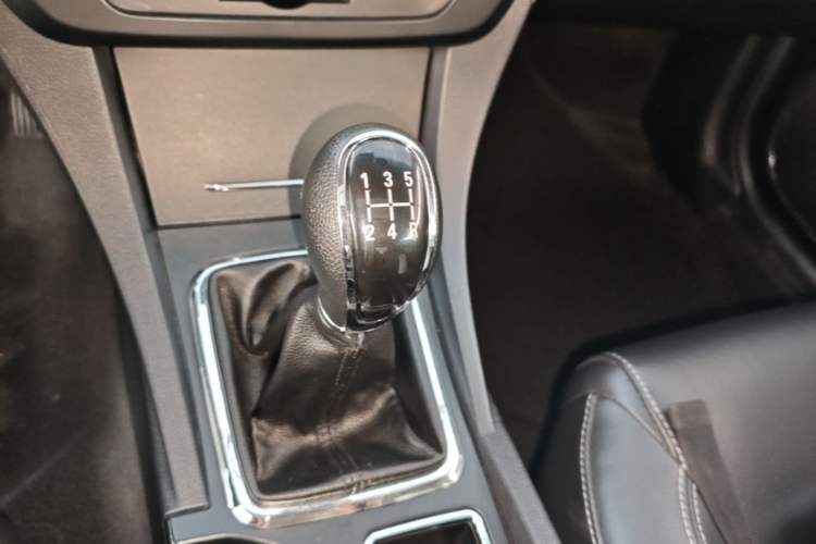 Used Geely Auto Emgrand 2017 Sedan Million Edition 1.5L Manual - Upward Version Gear Lever