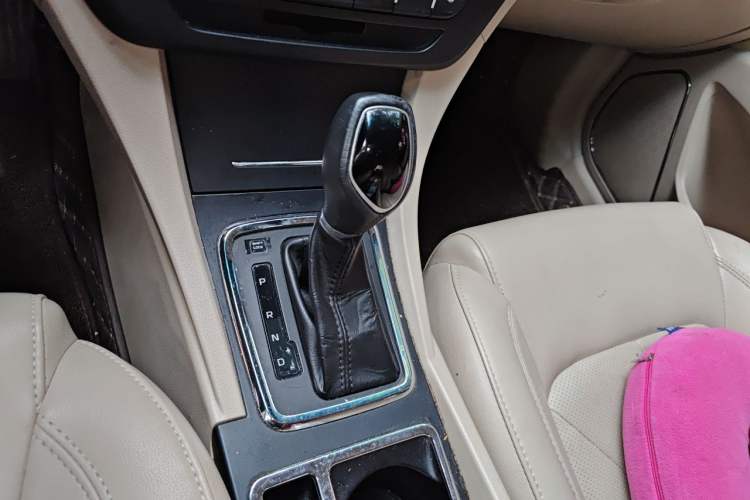 Used Geely Auto Emgrand 2017 Sedan Million Edition 1.5L CVT Luxury Model Gear Lever